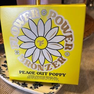 Trixie Cosmetics Sunlit Glow Bronzer